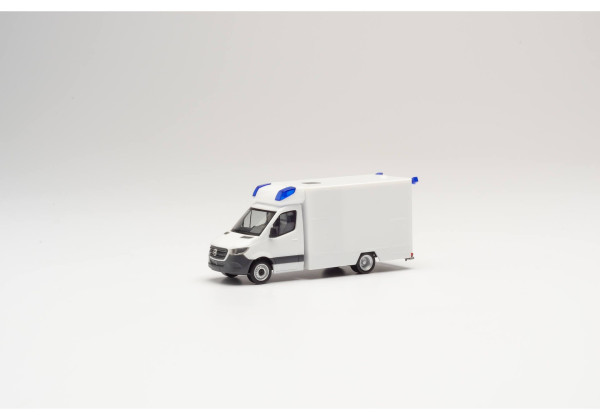 MiniKit-Mercedes-Benz Sprinter 2018-sanitka "013710"  (1:87)