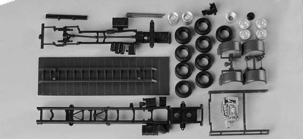 Mercedes Actros  "02 nákladní 3-osy/7,82m  /2 kusy"082457"  (1:87)