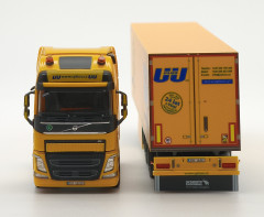 Volvo FH GL s chlaďákem "U+U" "502508" (1:87) pohled tahač zepředu návěs zezadu
