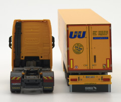 Volvo FH GL s chlaďákem "U+U" "502508" (1:87) pohled tahač zezadu návěs zezadu